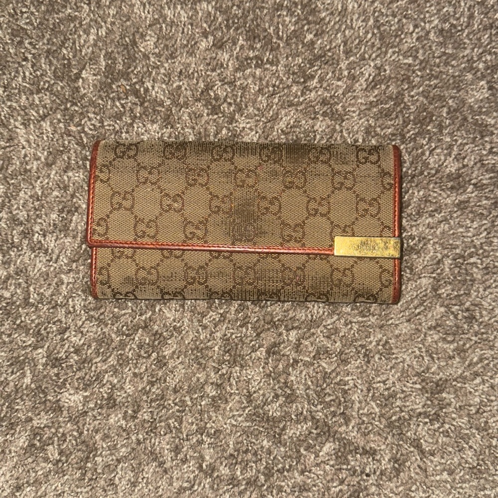 GUCCI trifold wallet, decent condition, 7.5” x 4”